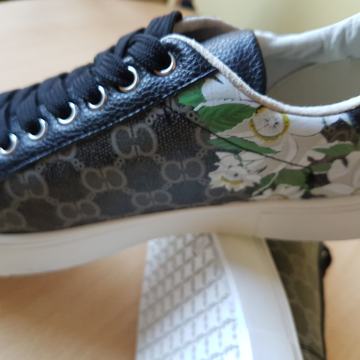 NOVE  TENISICE br.40