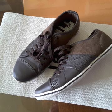 Kao nove, smeđe sportske cipele, 38