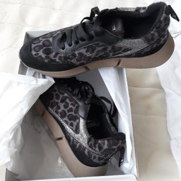 kožne tenisice 40br