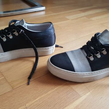 Kozne tenisice br 38