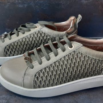 Nove kožne tenisice lijepe zelene boje