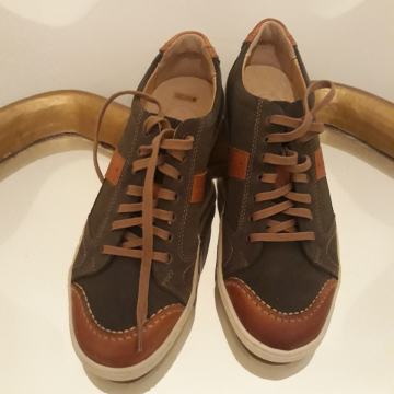 NOVE KOŽNE tenisice