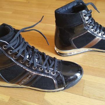 Laura biagiotti kozne tenisce br 36