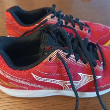 Mizuno dječje tenisice za rukomet, kao nove, veličina 35!