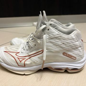 Mizuno Wave Lightning – br. 39 – TOP STANJE
