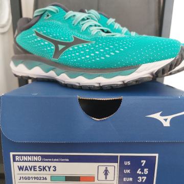 Mizuno wave sky 3 br 37. kao nove