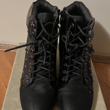 Moderne visoke ženske tenisice vel 39