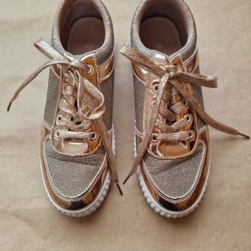 Ženske tenisice br. 40