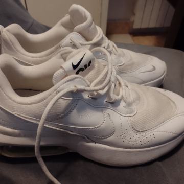 Nike air br.38.5 cm kožne udobne  tenisice kvalitetne