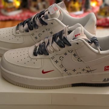 Nike Air Force 1 LV Supreme