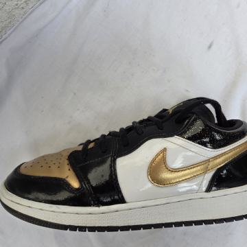 Nike Air Jordan 1 " Gold Toe " tenisice od prave kože EUR 40