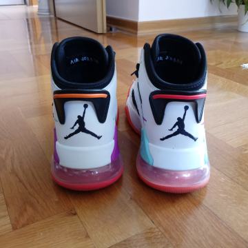 NIKE Air Jordan 38,5