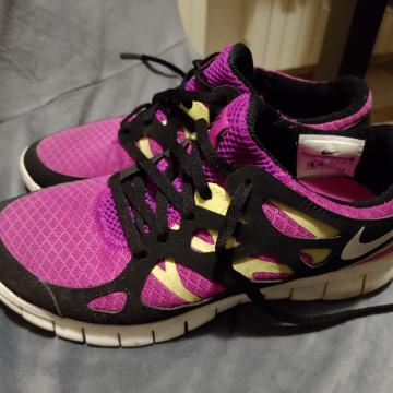 Nike br.37.5 kvalitetne  udobne tenisice bez OŠTEĆENJA