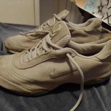 Nike br.38.5/24,5cm kožne kvalitetne udobne i lijepe tenisice