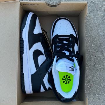 NIKE DUNK LOW 37,5