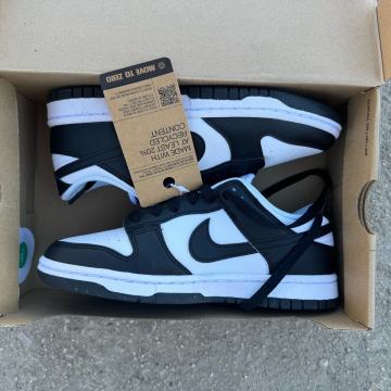 NIKE DUNK LOW 40