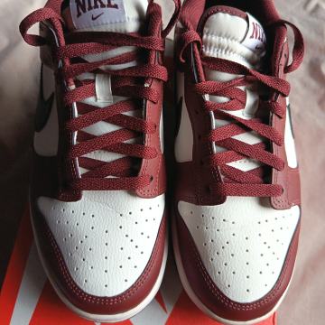 NIKE DUNK LOW