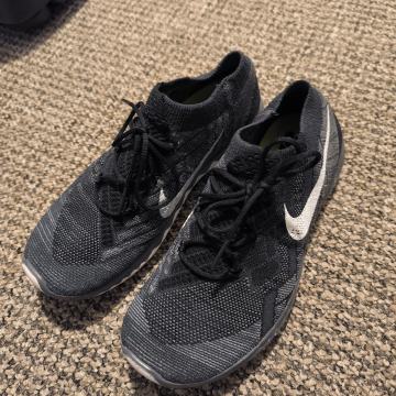 Nike free flyknit, br. 37, nove...cijena 30eura