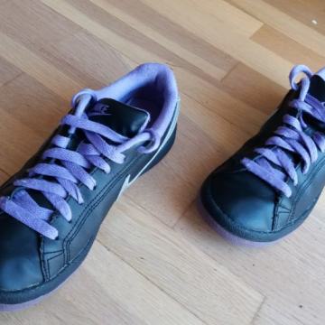 Nike kozne tenisice br 36