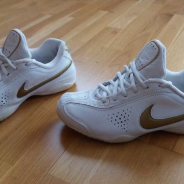 Nike kozne tenisice br 37.5