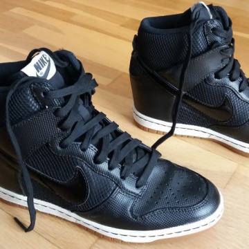 Nike kozne tenisice br 38.5