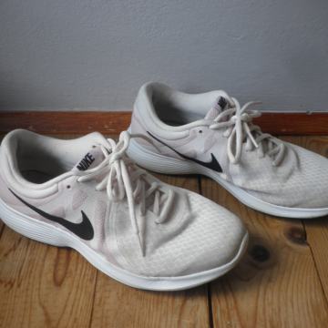 NIKE - LAGANE ŽENSKE TENISICE 40,5