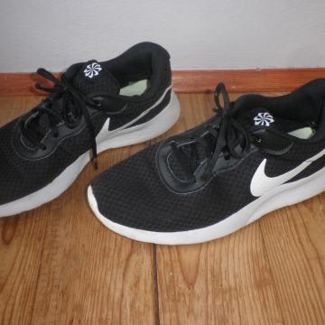 NIKE - LAGANE ŽENSKE TENISICE 42,5