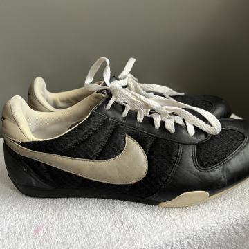 Nike Retro Black/Gold patike vl. 40