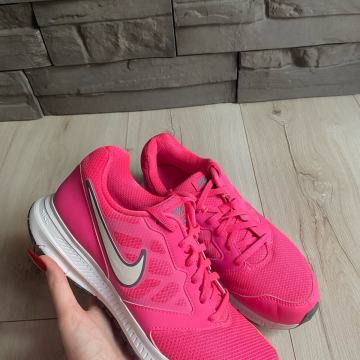 Nove Nike sportske patike
