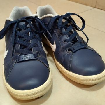 Nike tamnoplave patike vel. 38