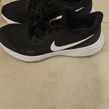 Nike tene br.42