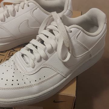 Nike tenisice broj 39