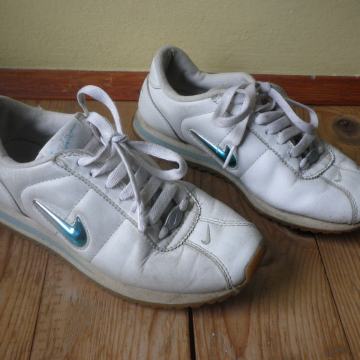 NIKE - ŽENSKE LAGANE KOŽNE TENISICE 37,5