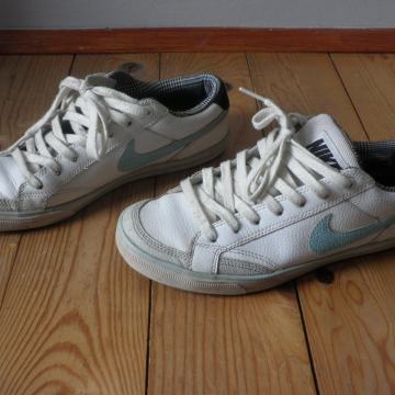 NIKE - ŽENSKE LAGANE KOŽNE TENISICE 38,5