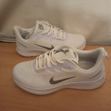 NIKE ZOOM