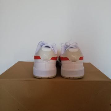 Nove ženske tenisice