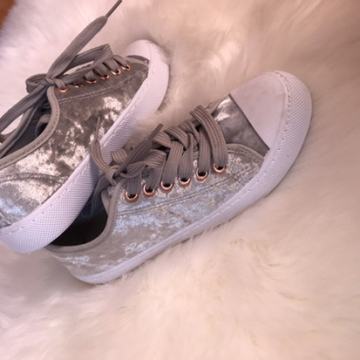 Plišane tenisice br.37