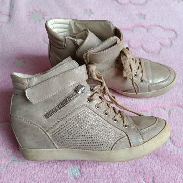 Povišene tenisice , vel.37