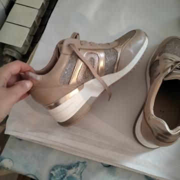 Prodaja nove tenisice