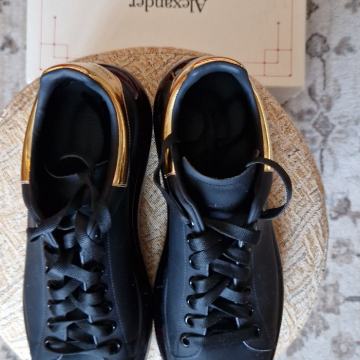 Prodajem Alexander McQueen tenisice br.39