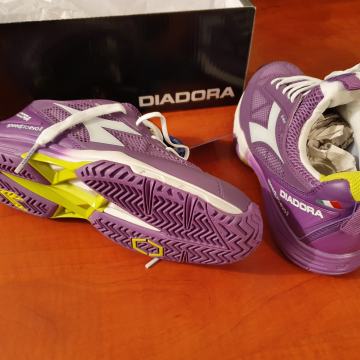 Prodajem nove Diadora tenisice br 37