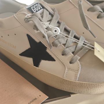 Prodajem, Golden Goose, odmah dostupno