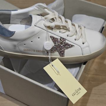 Prodajem, Novo, Golden Goose, odmah dostupno