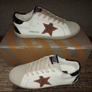 PRODAJEM GOLDEN GOOSE