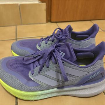 Prodajem kratko nošene tenisice