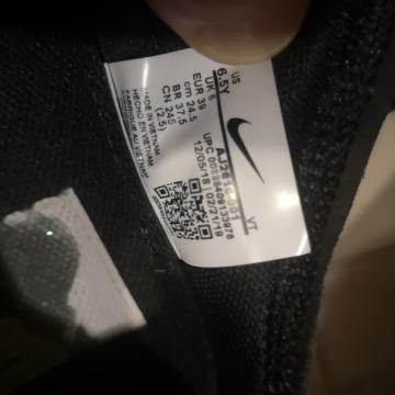 Prodajem Nike tenisice, model VAPORMAX , broj 39