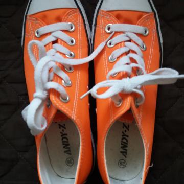 Prodajem platnene tenisice br.38