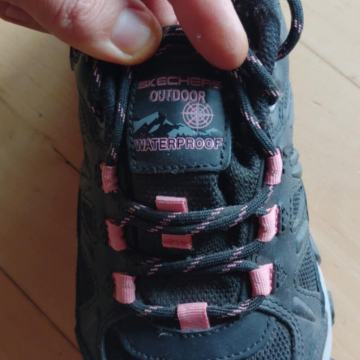 Prodajem ženske planinarske tenisice