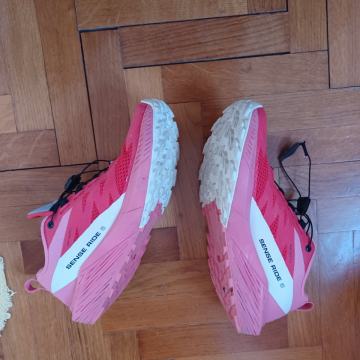 Prodajem ženske tenisice Salomon,kao iz dućana!