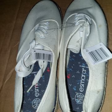 Prodajem zenske tenisice